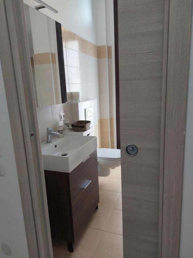 גביראטה Appartamento Miralago Con Giardino Sul Lago מראה חיצוני תמונה