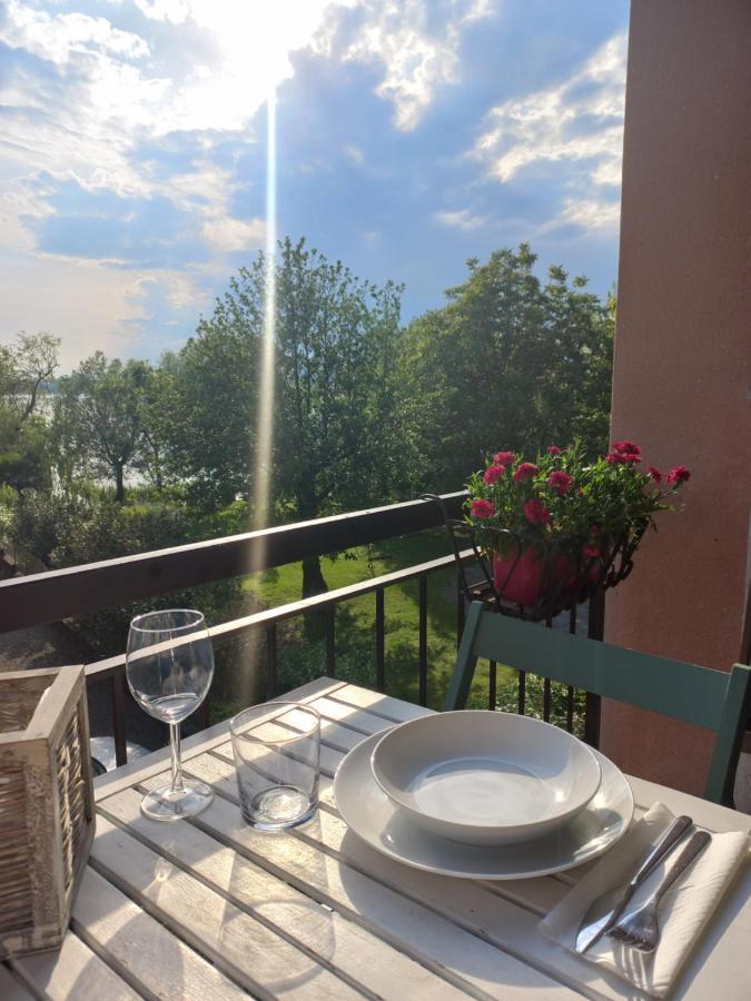 גביראטה Appartamento Miralago Con Giardino Sul Lago מראה חיצוני תמונה
