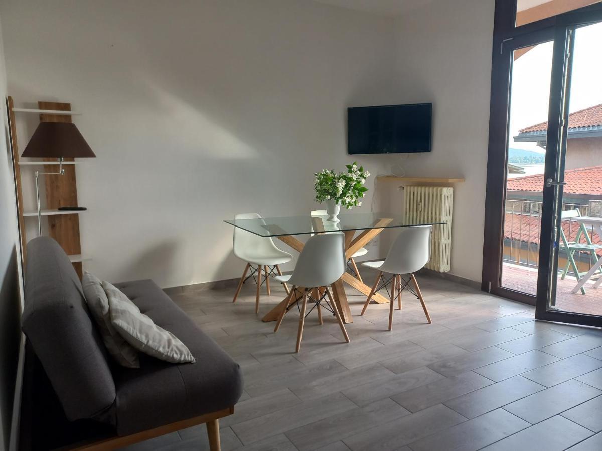 גביראטה Appartamento Miralago Con Giardino Sul Lago מראה חיצוני תמונה