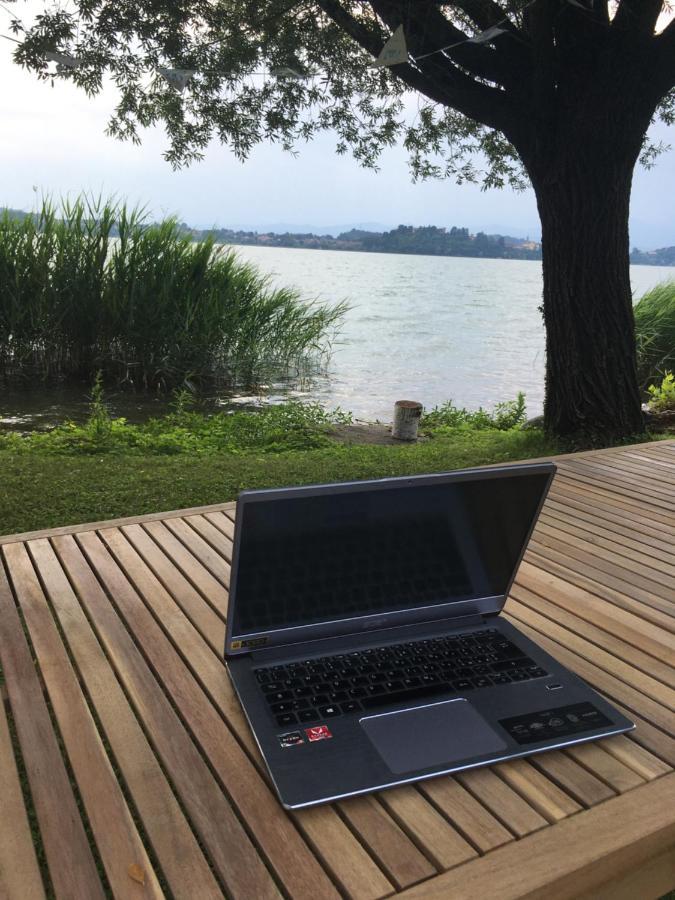 גביראטה Appartamento Miralago Con Giardino Sul Lago מראה חיצוני תמונה