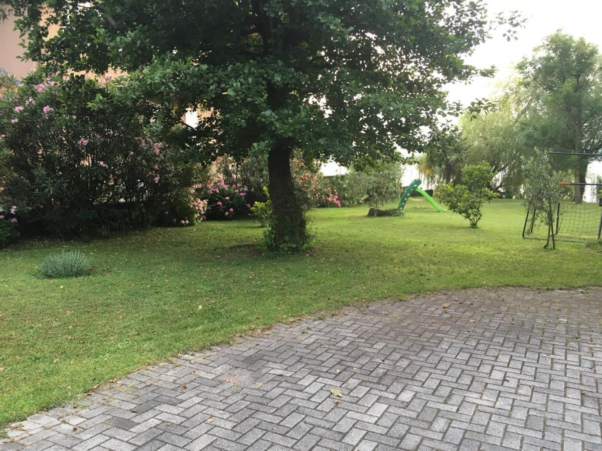 גביראטה Appartamento Miralago Con Giardino Sul Lago מראה חיצוני תמונה